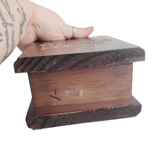 VINTAGE 70s Dark Wood Carved Fruit Motif Napkin Holder Mail Sorter Apple Berries - Picture 4 of 6